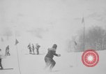 Standbild ski Racer United States USA, 1945, aus Sekunde 18 historischem Filmmaterial Videoclip 65675071150