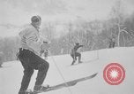 Standbild ski Racer United States USA, 1945, aus Sekunde 25 historischem Filmmaterial Videoclip 65675071150