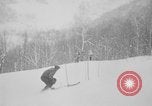 Standbild ski Racer United States USA, 1945, aus Sekunde 30 historischem Filmmaterial Videoclip 65675071150