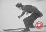 Standbild ski Racer United States USA, 1945, aus Sekunde 32 historischem Filmmaterial Videoclip 65675071150