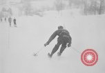 Standbild ski Racer United States USA, 1945, aus Sekunde 33 historischem Filmmaterial Videoclip 65675071150