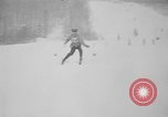 Standbild ski Racer United States USA, 1945, aus Sekunde 41 historischem Filmmaterial Videoclip 65675071150