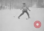 Standbild ski Racer United States USA, 1945, aus Sekunde 42 historischem Filmmaterial Videoclip 65675071150