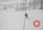 Standbild ski Racer United States USA, 1945, aus Sekunde 48 historischem Filmmaterial Videoclip 65675071150