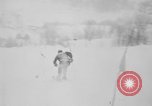 Standbild ski Racer United States USA, 1945, aus Sekunde 51 historischem Filmmaterial Videoclip 65675071150