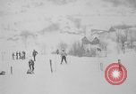 Standbild ski Racer United States USA, 1945, aus Sekunde 57 historischem Filmmaterial Videoclip 65675071150