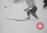 Standbild ski Racer United States USA, 1945, aus Sekunde 62 historischem Filmmaterial Videoclip 65675071150