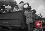 Standbild Vietnamesische Flüchtlinge Vietnam, 1954, aus Sekunde 19 historischem Filmmaterial Videoclip 65675071168