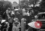 Standbild Vietnamesische Flüchtlinge Vietnam, 1954, aus Sekunde 32 historischem Filmmaterial Videoclip 65675071168