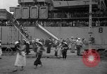 Standbild Vietnamesische Flüchtlinge Vietnam, 1954, aus Sekunde 62 historischem Filmmaterial Videoclip 65675071168