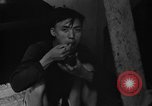 Standbild Vietnamesische Flüchtlinge Vietnam, 1954, aus Sekunde 12 historischem Filmmaterial Videoclip 65675071169