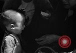 Standbild Vietnamesische Flüchtlinge Vietnam, 1954, aus Sekunde 22 historischem Filmmaterial Videoclip 65675071169