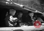 Standbild Vietnamesische Flüchtlinge Vietnam, 1954, aus Sekunde 33 historischem Filmmaterial Videoclip 65675071169