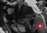 Standbild Vietnamesische Flüchtlinge Vietnam, 1954, aus Sekunde 51 historischem Filmmaterial Videoclip 65675071169