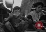 Standbild Vietnamesische Flüchtlinge Vietnam, 1954, aus Sekunde 57 historischem Filmmaterial Videoclip 65675071169