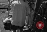 Standbild Vietnamesische Flüchtlinge Vietnam, 1954, aus Sekunde 61 historischem Filmmaterial Videoclip 65675071169