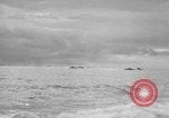 Standbild amphibische Landung Palau Inseln, 1944, aus Sekunde 14 historischem Filmmaterial Videoclip 65675071180
