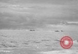 Standbild amphibische Landung Palau Inseln, 1944, aus Sekunde 15 historischem Filmmaterial Videoclip 65675071180