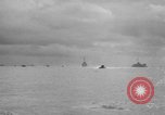 Standbild amphibische Landung Palau Inseln, 1944, aus Sekunde 20 historischem Filmmaterial Videoclip 65675071180