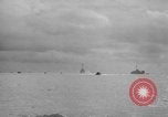 Standbild amphibische Landung Palau Inseln, 1944, aus Sekunde 25 historischem Filmmaterial Videoclip 65675071180