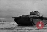 Standbild amphibische Landung Palau Inseln, 1944, aus Sekunde 29 historischem Filmmaterial Videoclip 65675071180