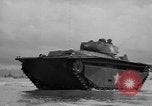 Standbild amphibische Landung Palau Inseln, 1944, aus Sekunde 32 historischem Filmmaterial Videoclip 65675071180