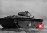Standbild amphibische Landung Palau Inseln, 1944, aus Sekunde 33 historischem Filmmaterial Videoclip 65675071180