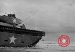 Standbild amphibische Landung Palau Inseln, 1944, aus Sekunde 35 historischem Filmmaterial Videoclip 65675071180