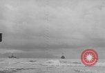 Standbild amphibische Landung Palau Inseln, 1944, aus Sekunde 37 historischem Filmmaterial Videoclip 65675071180