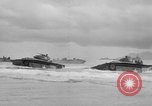 Standbild amphibische Landung Palau Inseln, 1944, aus Sekunde 40 historischem Filmmaterial Videoclip 65675071180