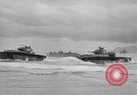 Standbild amphibische Landung Palau Inseln, 1944, aus Sekunde 41 historischem Filmmaterial Videoclip 65675071180