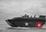 Standbild amphibische Landung Palau Inseln, 1944, aus Sekunde 44 historischem Filmmaterial Videoclip 65675071180