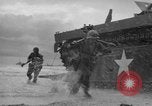 Standbild amphibische Landung Palau Inseln, 1944, aus Sekunde 51 historischem Filmmaterial Videoclip 65675071180