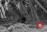 Standbild amphibische Landung Palau Inseln, 1944, aus Sekunde 61 historischem Filmmaterial Videoclip 65675071180