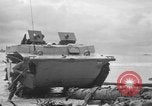 Standbild amphibische Landung Palau Inseln, 1944, aus Sekunde 62 historischem Filmmaterial Videoclip 65675071180