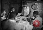 Standbild Afroamerikanische Bauern essen zu Abend United States USA, 1931, aus Sekunde 6 historischem Filmmaterial Videoclip 65675071226