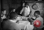 Standbild Afroamerikanische Bauern essen zu Abend United States USA, 1931, aus Sekunde 13 historischem Filmmaterial Videoclip 65675071226