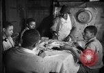 Standbild Afroamerikanische Bauern essen zu Abend United States USA, 1931, aus Sekunde 14 historischem Filmmaterial Videoclip 65675071226