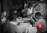 Standbild Afroamerikanische Bauern essen zu Abend United States USA, 1931, aus Sekunde 36 historischem Filmmaterial Videoclip 65675071226