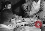 Standbild Afroamerikanische Bauern essen zu Abend United States USA, 1931, aus Sekunde 56 historischem Filmmaterial Videoclip 65675071226