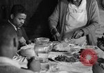 Standbild Afroamerikanische Bauern essen zu Abend United States USA, 1931, aus Sekunde 61 historischem Filmmaterial Videoclip 65675071226