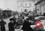 Immagine di Luogo di mercato La Russia, 1918, secondo 4 filmato di repertorio 65675071231