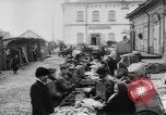 Immagine di Luogo di mercato La Russia, 1918, secondo 13 filmato di repertorio 65675071231