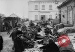 Immagine di Luogo di mercato La Russia, 1918, secondo 20 filmato di repertorio 65675071231