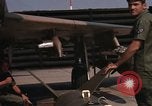 Immagine di Contrassegnare 84 bombe Laser-Guided Della Thailandia, 1969, secondo 32 filmato di repertorio 65675071237