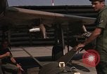 Immagine di Contrassegnare 84 bombe Laser-Guided Della Thailandia, 1969, secondo 34 filmato di repertorio 65675071237