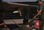 Immagine di Contrassegnare 84 bombe Laser-Guided Della Thailandia, 1969, secondo 38 filmato di repertorio 65675071237
