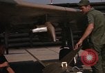 Immagine di Contrassegnare 84 bombe Laser-Guided Della Thailandia, 1969, secondo 41 filmato di repertorio 65675071237
