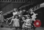 Immagine di Sfilata di moda New York United States USA, 1944, secondo 6 filmato di repertorio 65675071248