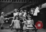 Immagine di Sfilata di moda New York United States USA, 1944, secondo 8 filmato di repertorio 65675071248